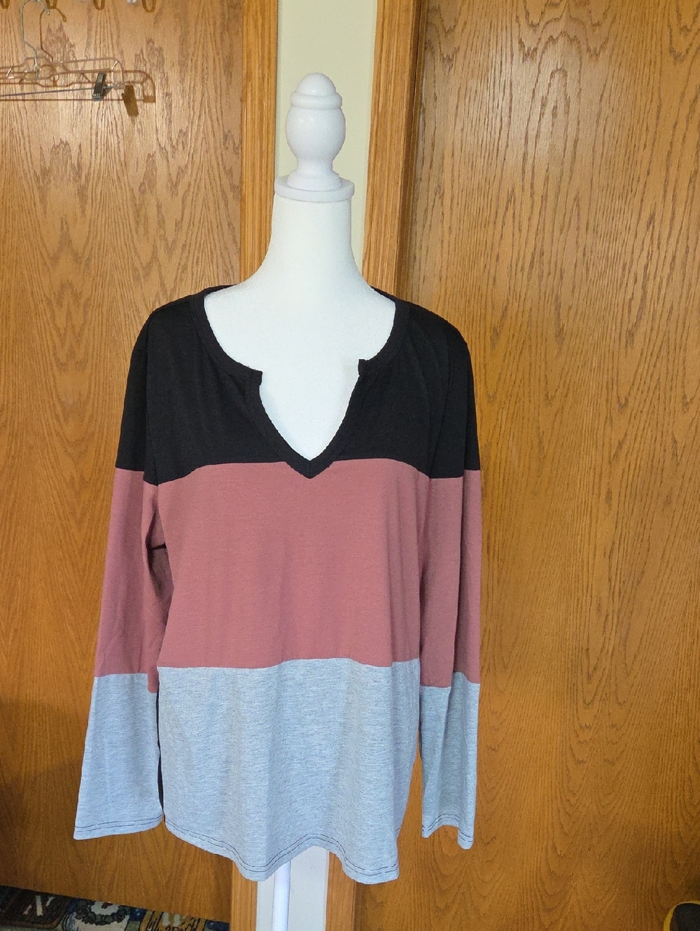 Colorblock V-Neck Long Sleeve Top - Black, Mauve, Light Gray XL